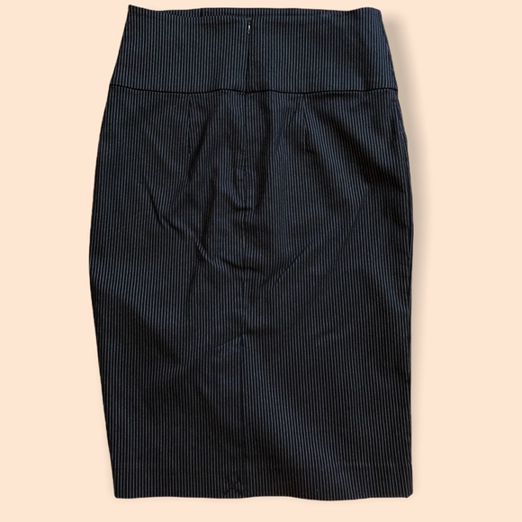 Women’s Size 7 Pencil Skirt - Picture 2 of 4
